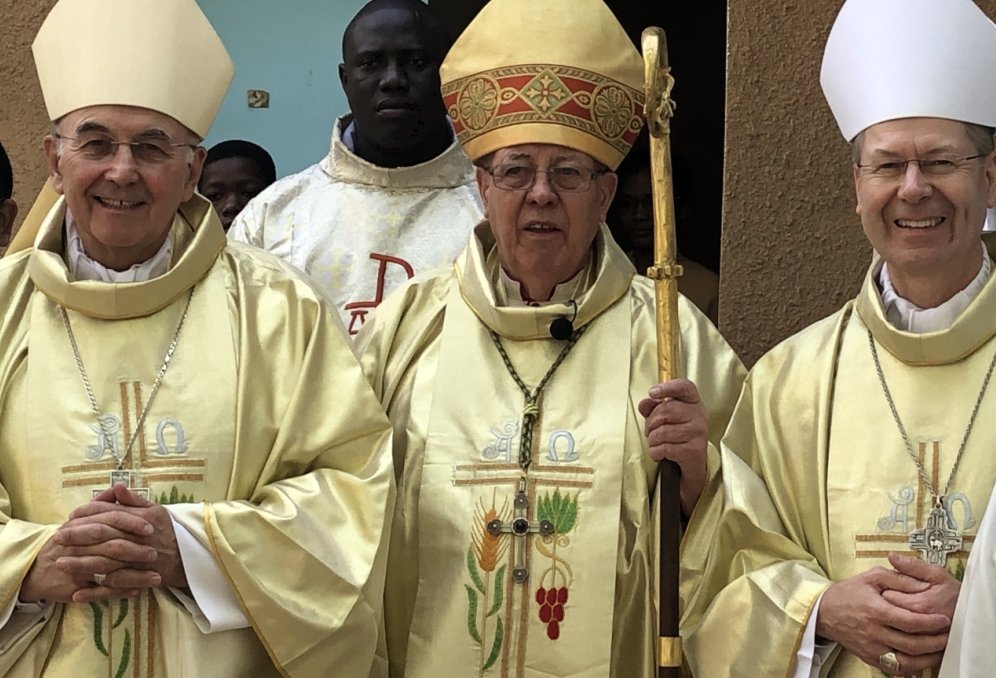 Bischöfe: Erst im vergangenen Dezember hatten die münsterschen Bischöfe Felix Genn (links) und Stefan Zekorn (rechts) Bischof Martin Happe in Mauretanien besucht. (Foto: Bischöfliche Pressestelle/Stephan Kronenburg)