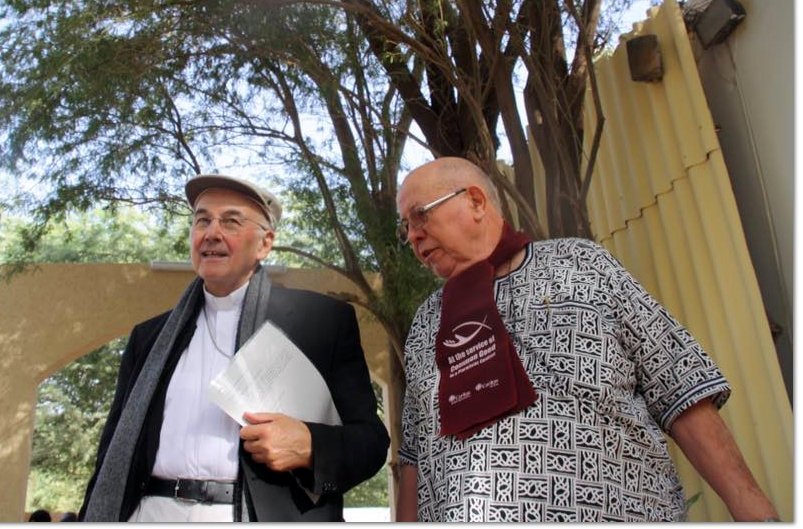 Anlass des Besuchs von Bischof Felix Genn (links) bei Bischof Martin Happe in Mauretanien war das 50-jährige Jubiläum der Errichtung der Kathedrale und die Weihe des neuen Altars der Kathedrale. (Foto: Bischöfliche Pressestelle/Stephan Kronenburg)