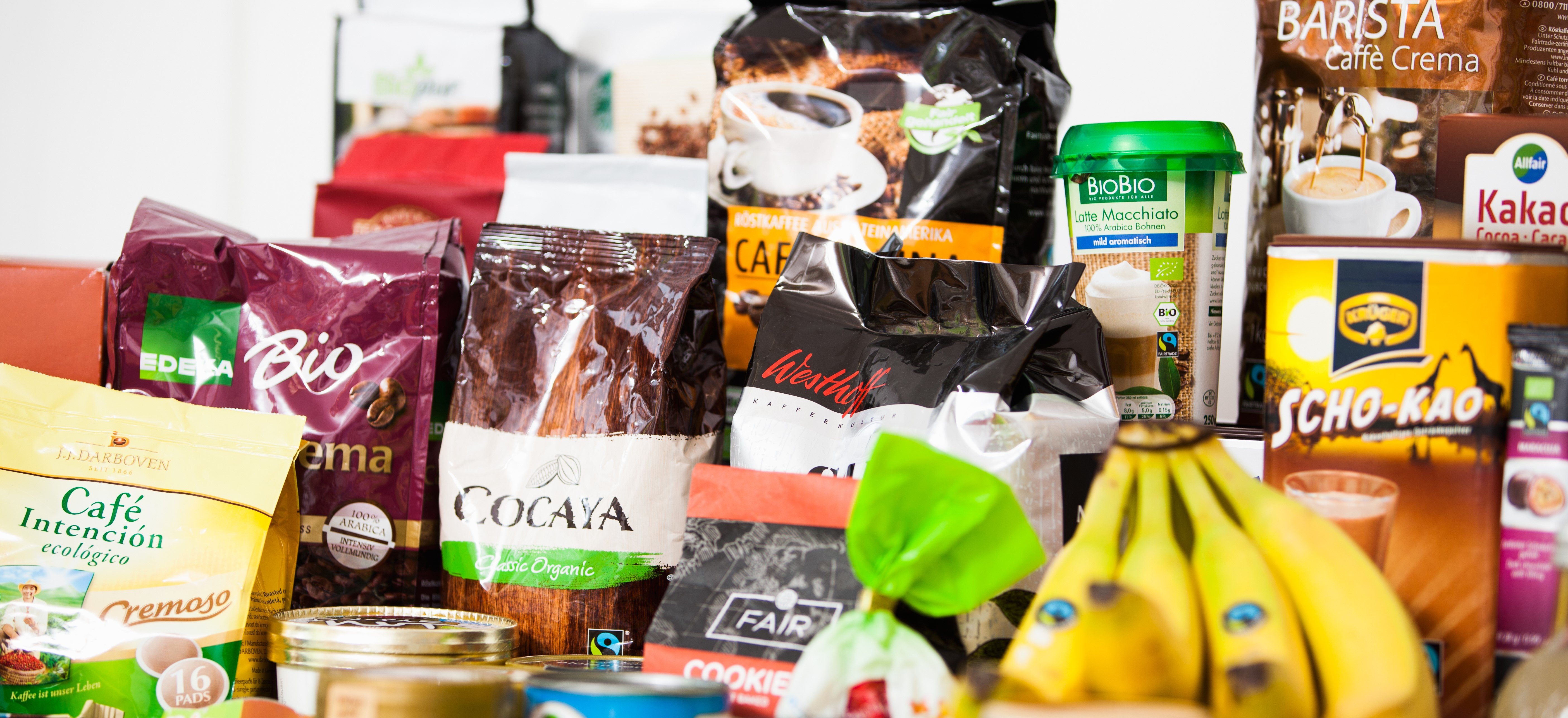 Eine Auswahl verschiedener Fairtrade-Produkte.  © Jakub Kaliszewski